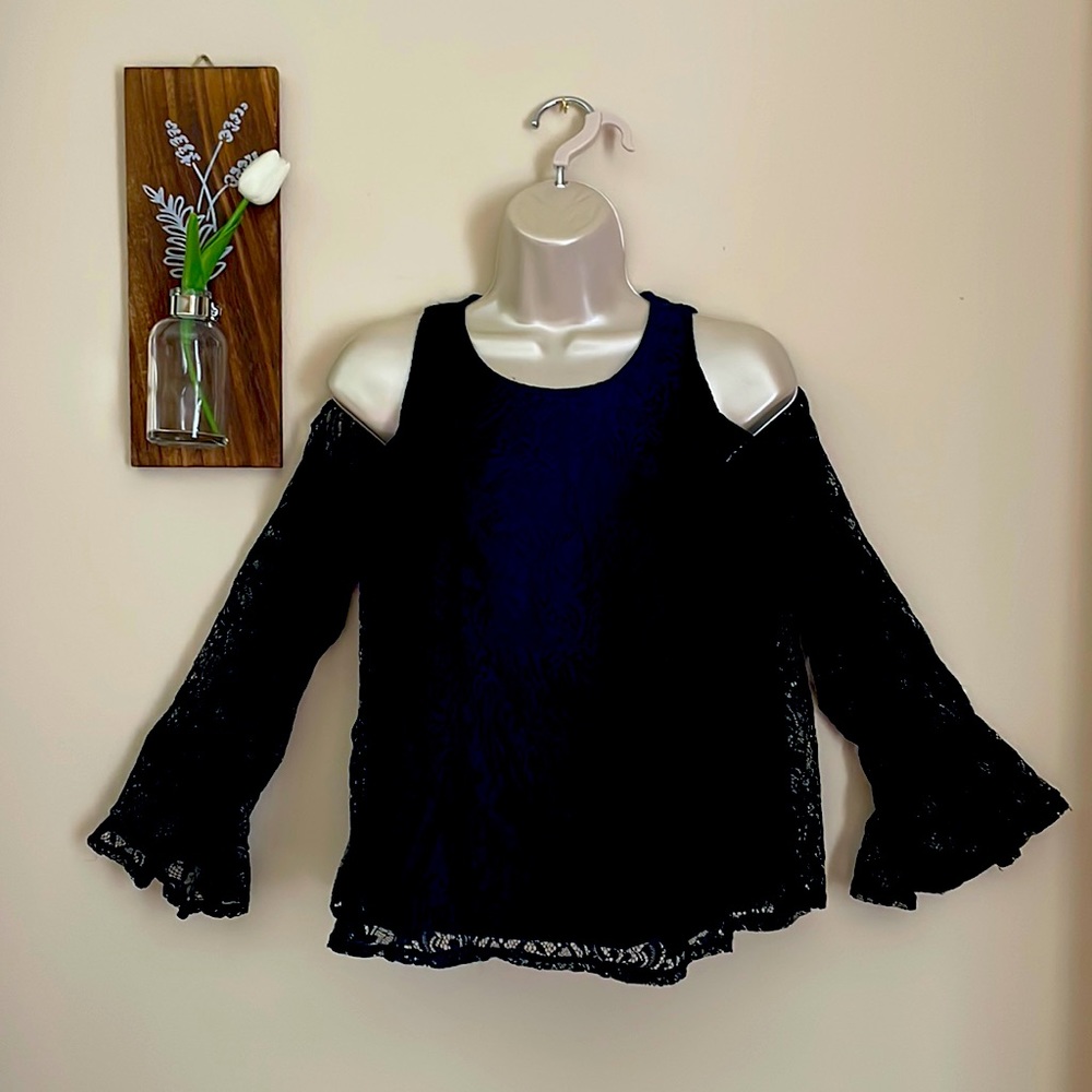 Hollister cold-shoulder lace top